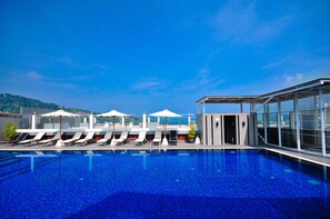 Outdoor pool - ASHLEE Heights Hotel Patong (Patong)
