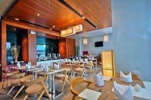 Breakfast, lunch, dinner served; Thai cuisine  - ASHLEE Heights Hotel Patong (Patong)