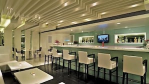 Bar (on property) - THE ATMOS HOTEL (Paud)