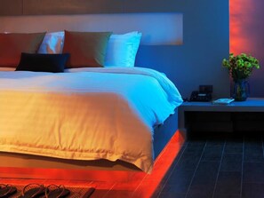 B Boutique Suite | Minibar, brankas, meja kerja, dan tirai kedap cahaya
