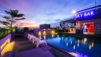 Poolside bar