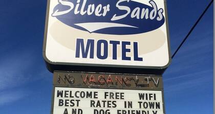 Silver Sands Motel
