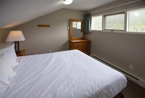 Loft, 2 habitaciones, 2 baños | Ropa de cama de alta calidad y tabla de planchar con plancha