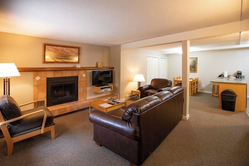 Condo, 1 Bedroom | Living area