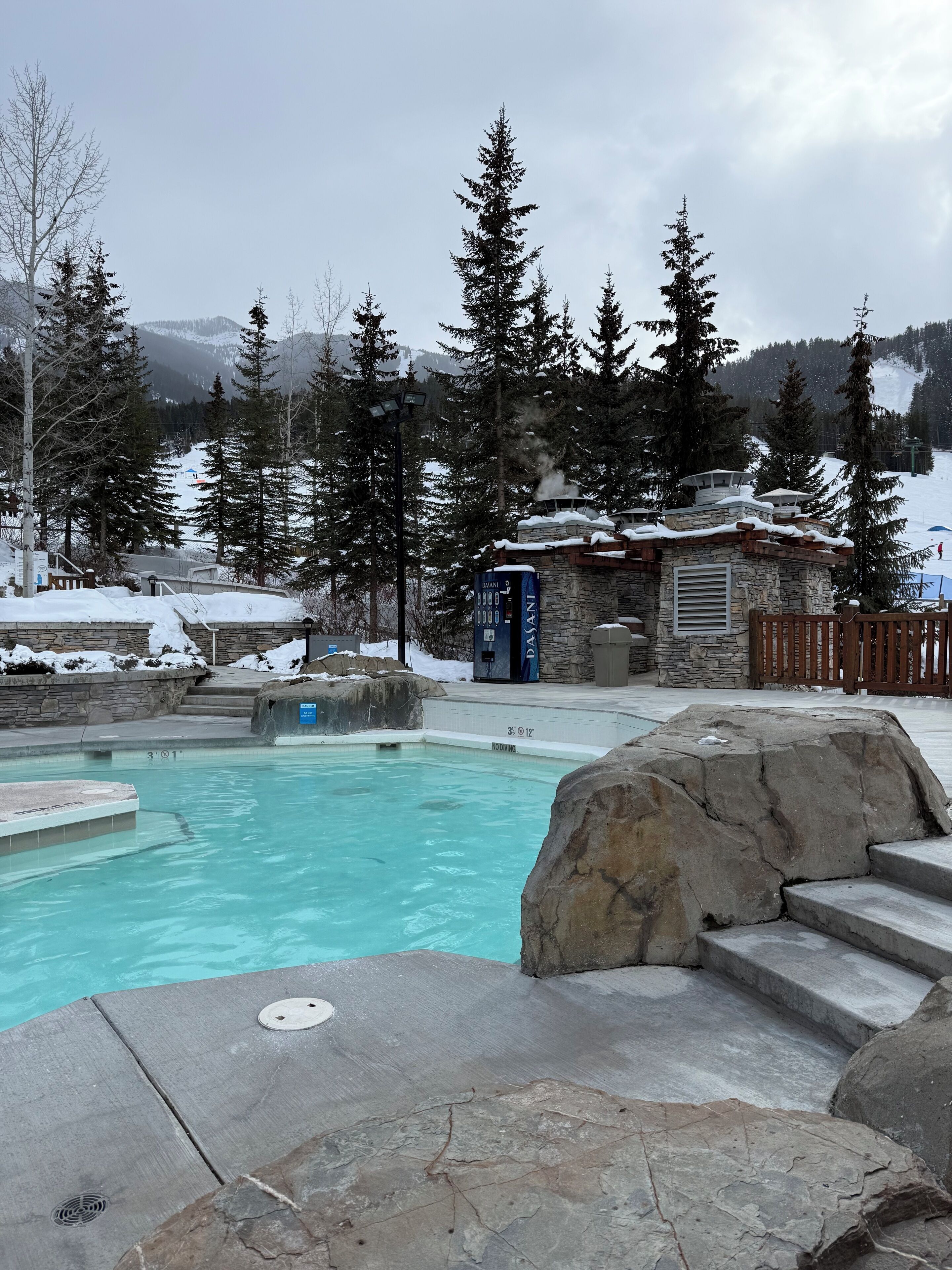 2 outdoor pools