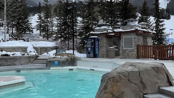 2 outdoor pools