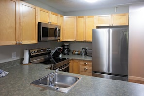 Full-sized fridge, microwave, coffee/tea maker, electric kettle