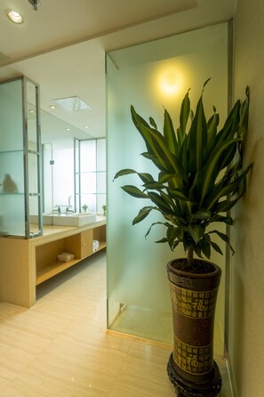 비즈니스 스위트 | 미니바, 무료 WiFi, 알람 시계