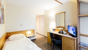 Minibar, in-room safe, desk, iron/ironing board (on request) - Best Western Euro Hotel (Junglinster)