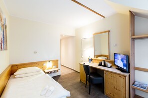 Minibar, in-room safe, desk, iron/ironing board