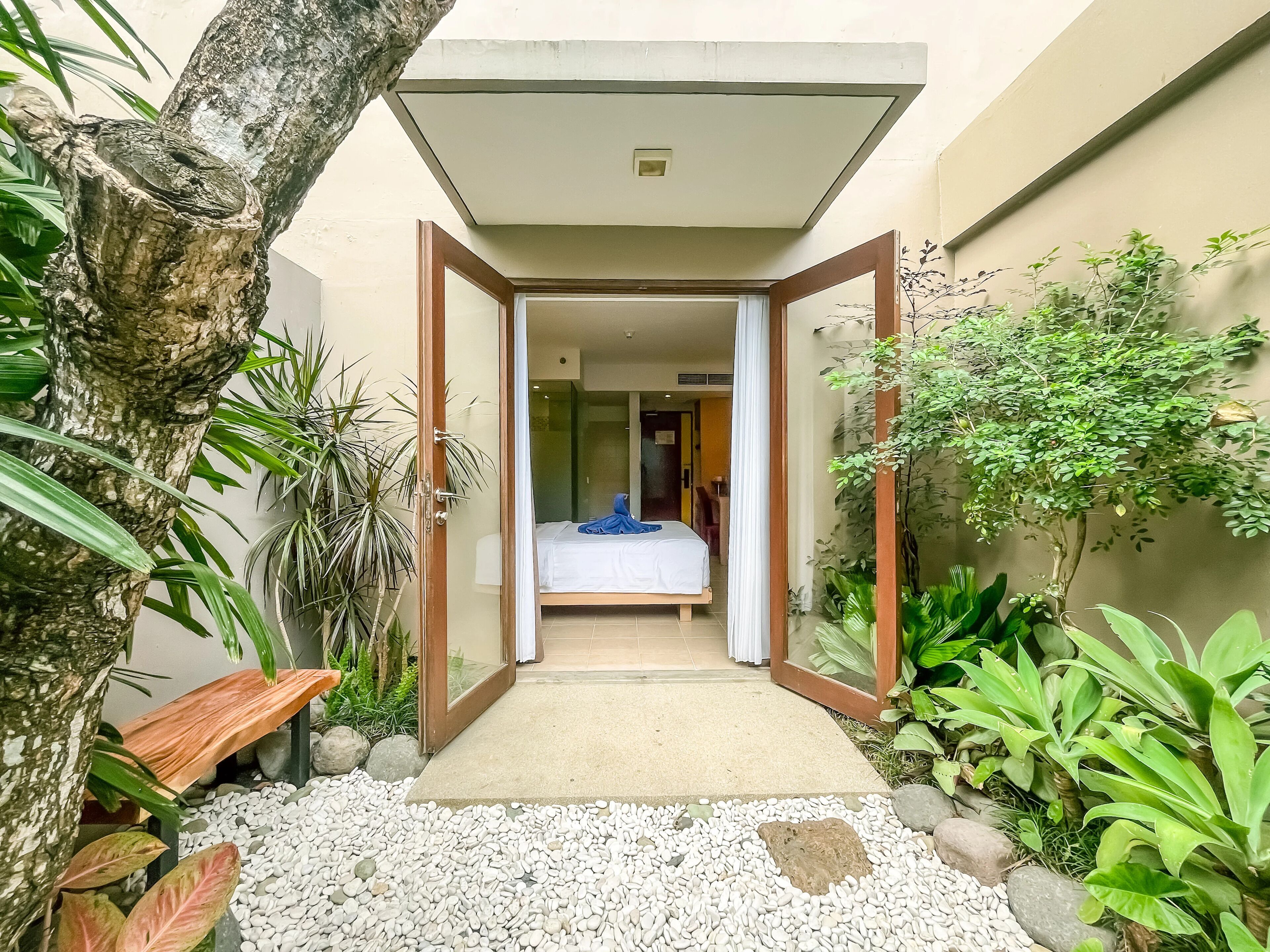 Deluxe Room, Garden View (Free Beer - Welcome Drink) | Minibar, in-room safe, iron/ironing board (on request), WiFi (free)