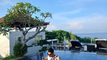 Sarapan prasmanan setiap hari dengan biaya tambahan