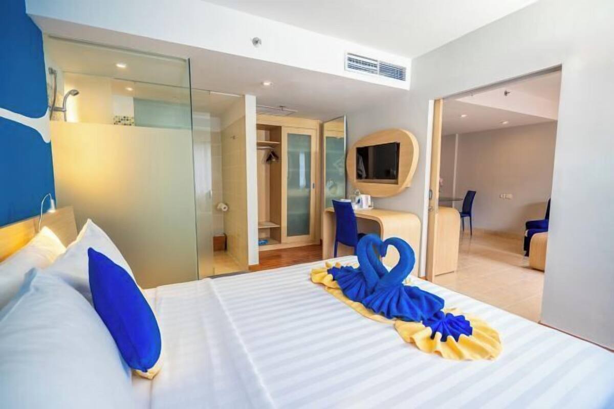 Minibar, in-room safe, iron/ironing board (on request), WiFi (free)