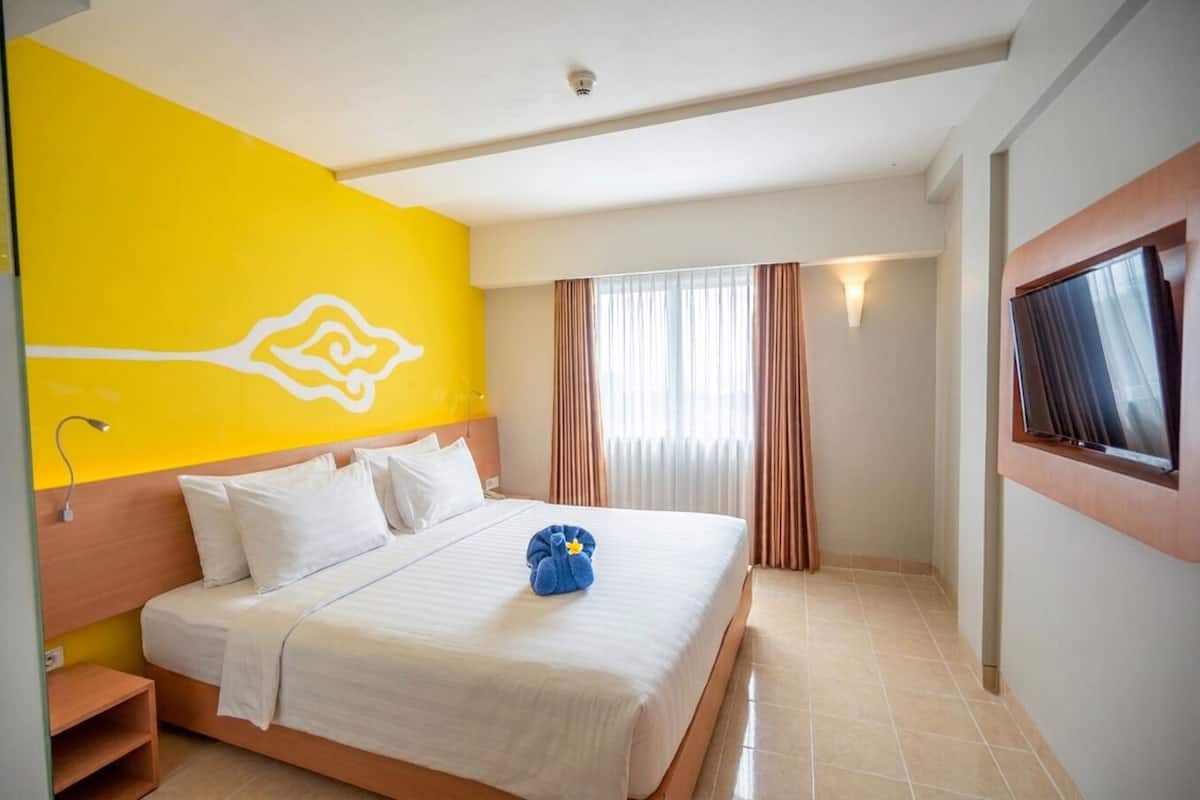 Superior Room | Minibar, in-room safe, iron/ironing board (on request), WiFi (free)