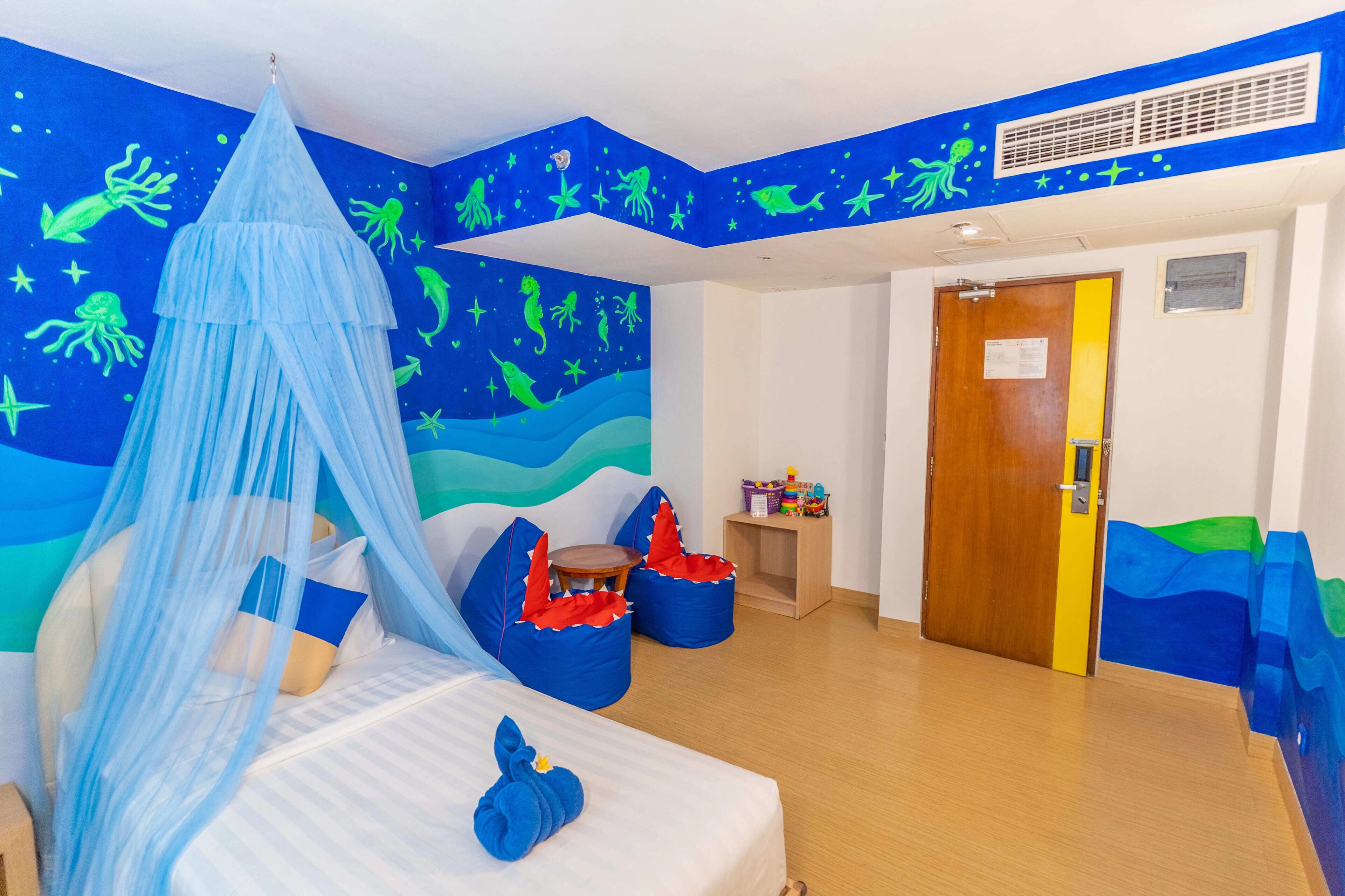 Quarto família, 2 quartos (Free Beer - Welcome Drink) | Frigobar, cofres nos quartos, ferros/tábuas de passar roupa