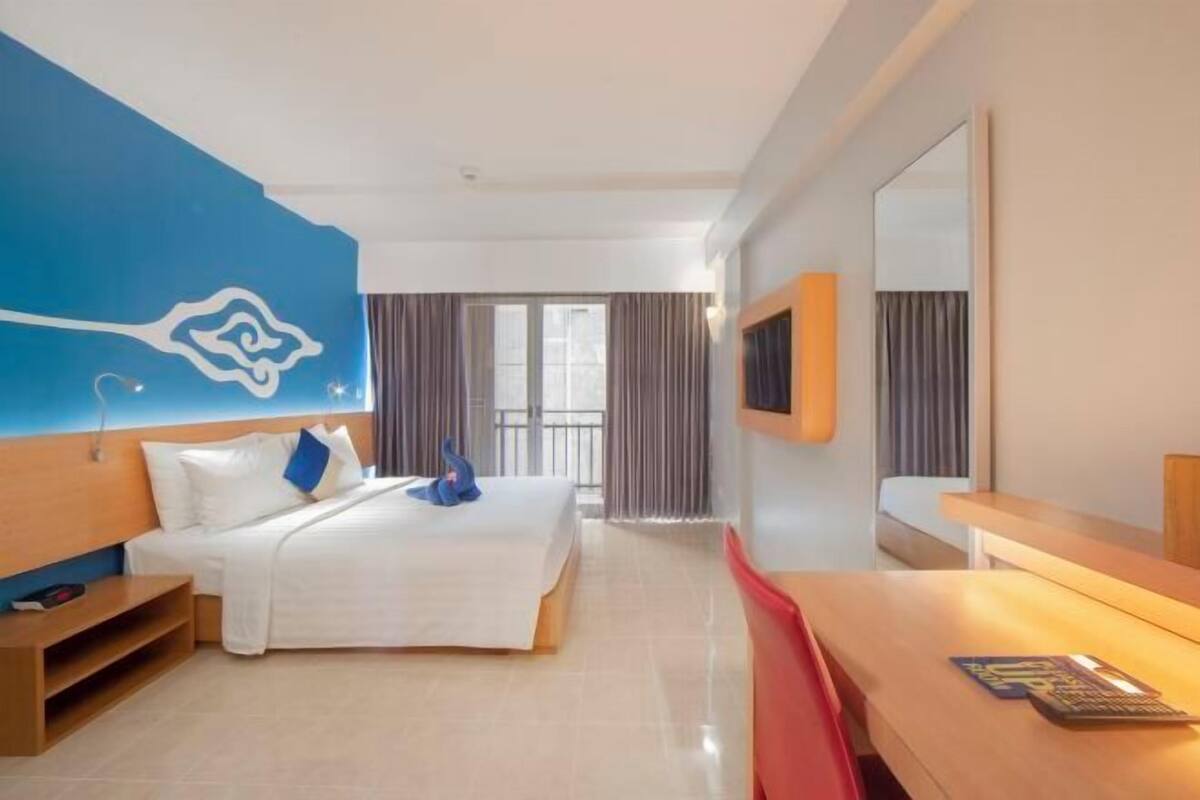 Minibar, in-room safe, iron/ironing board (on request), WiFi (free)