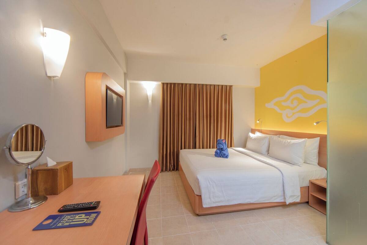 Superior Room | Minibar, in-room safe, iron/ironing board (on request), WiFi (free)
