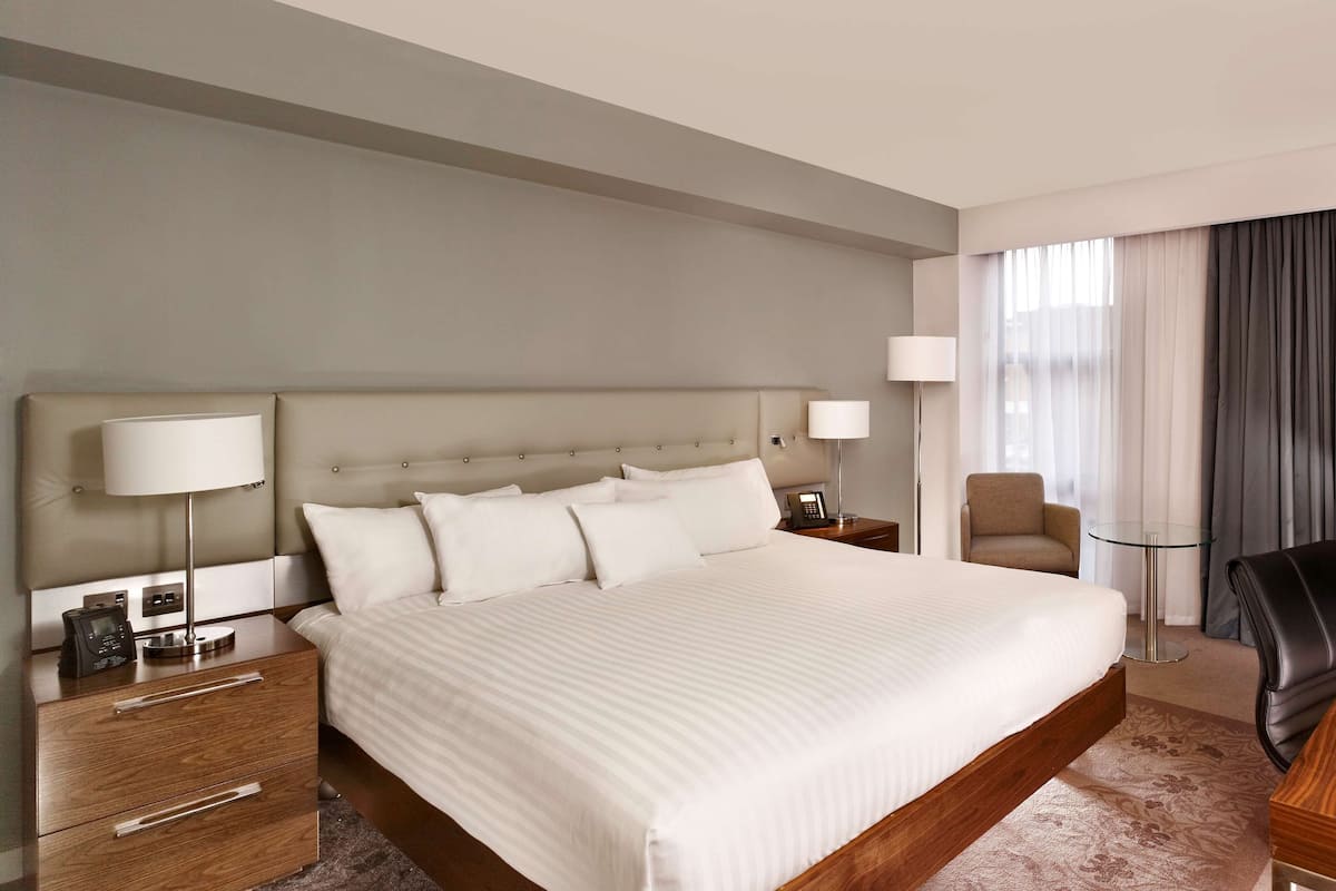 Premium bedding, in-room safe, desk, blackout drapes
