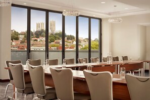 Ballroom - DoubleTree by Hilton Lincoln (Lincoln)