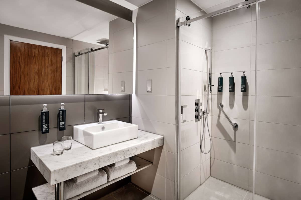 Bathroom shower