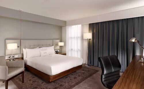 Premium bedding, in-room safe, desk, laptop workspace