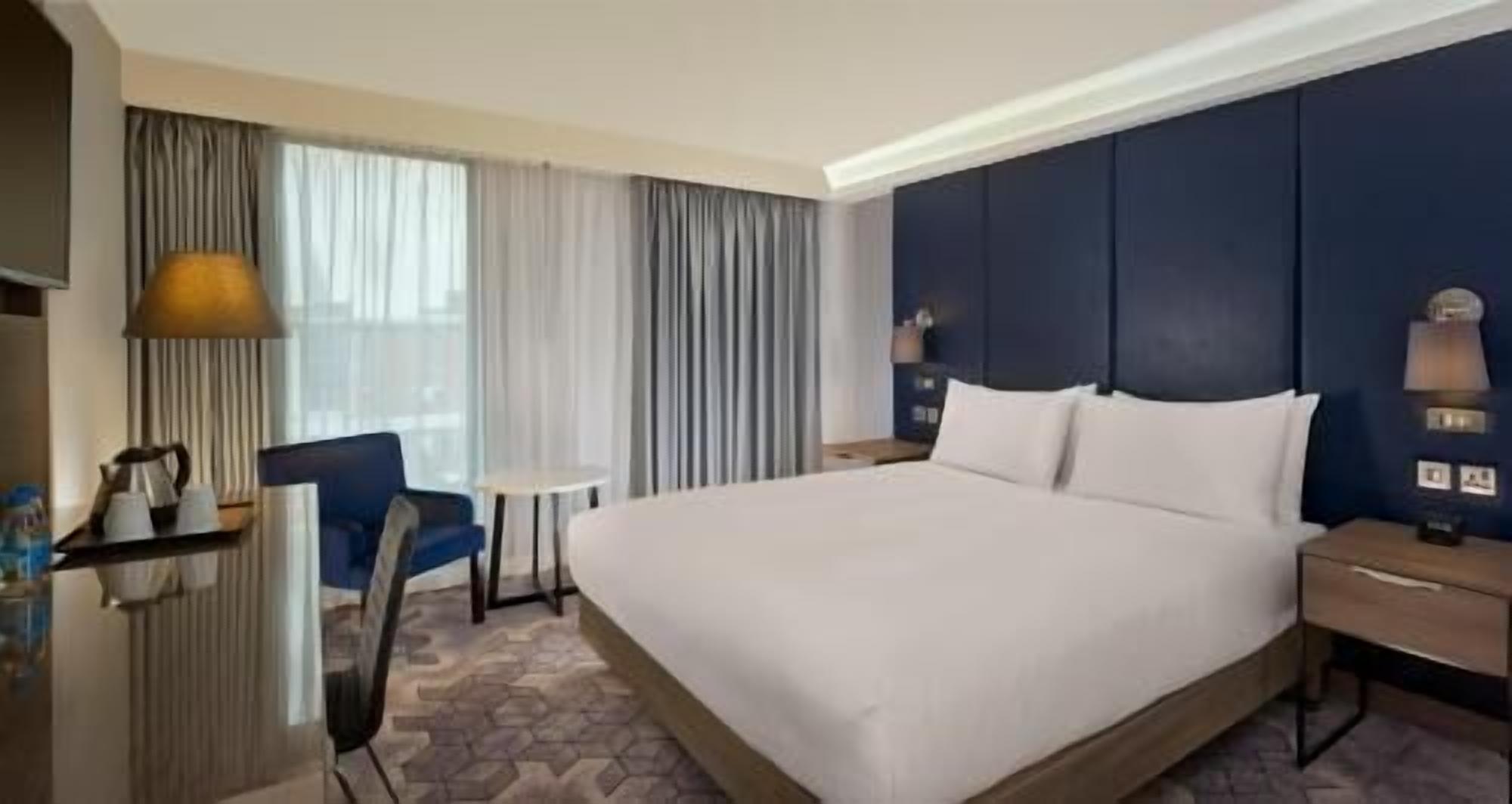 Premium bedding, in-room safe, desk, laptop workspace