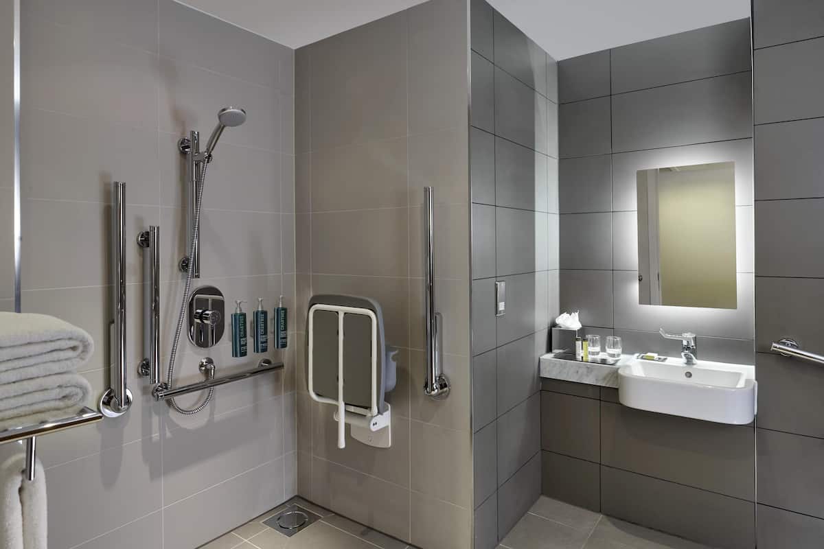 Habitación, 1 cama Queen size, con acceso para personas discapacitadas | Regadera en el baño
