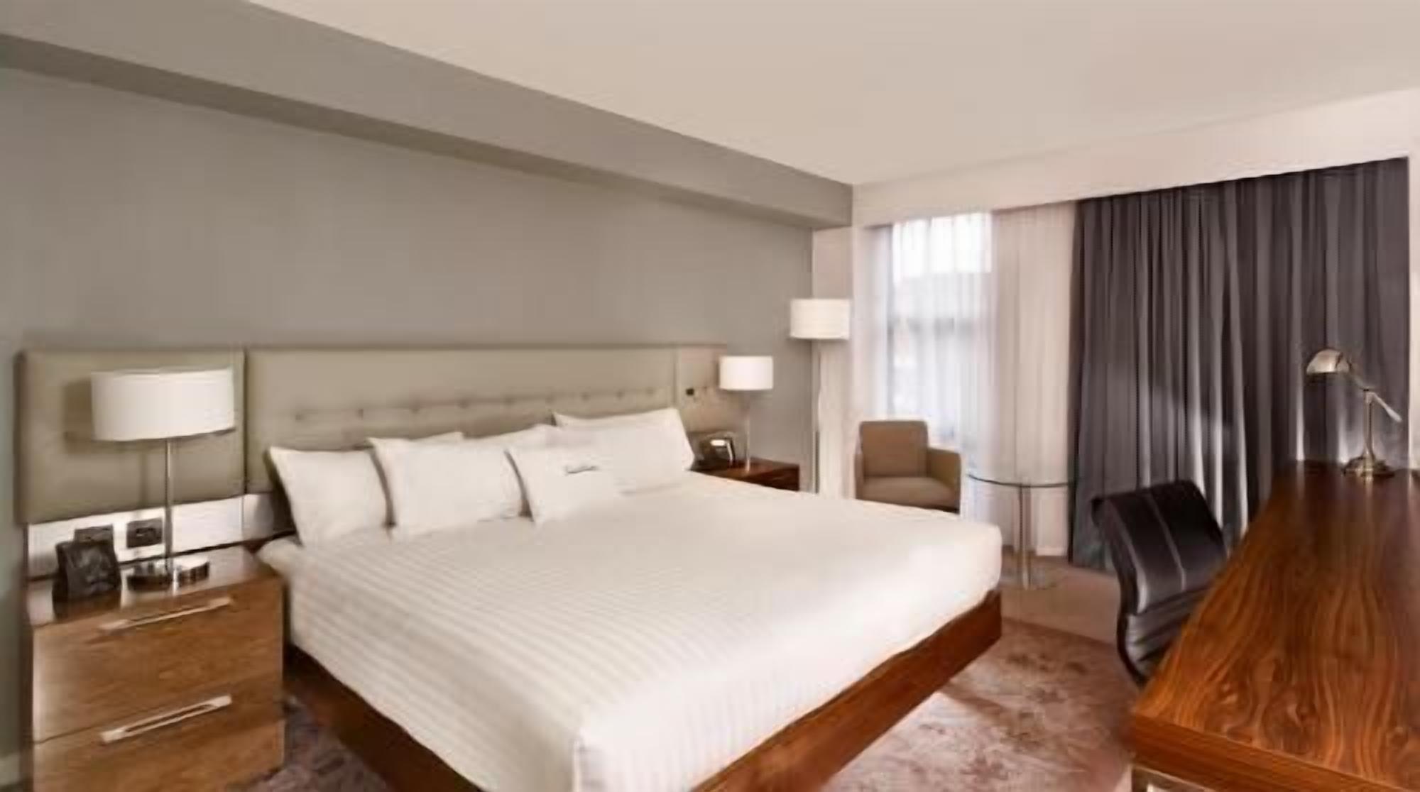 Premium bedding, in-room safe, desk, laptop workspace