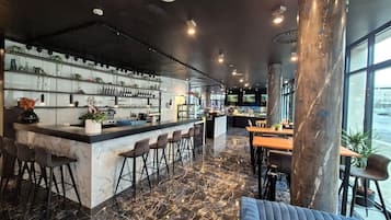 Bar (en la propiedad)