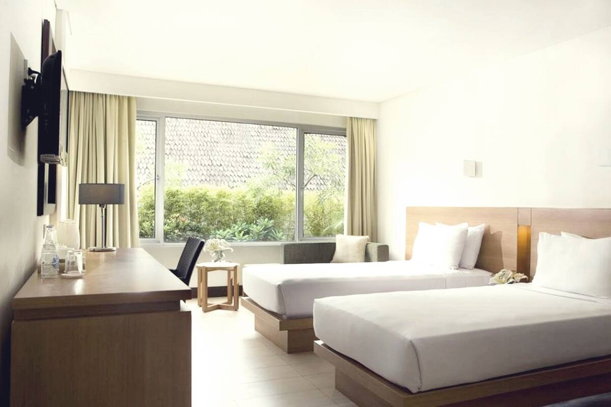 Premium bedding, minibar, in-room safe, desk