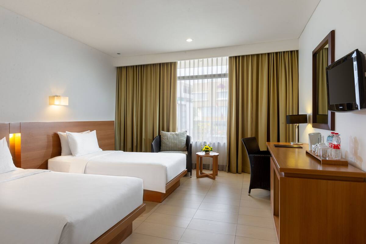 Premium bedding, minibar, in-room safe, desk