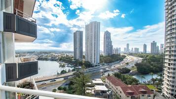 Two-Bedroom Dual Key Apartment | Mountain view