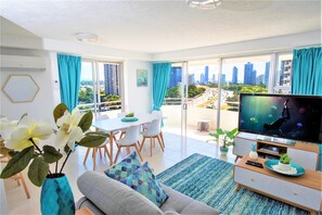 Studio, Ocean View | Living room | 40-inch Smart TV with satellite channels - Equinox Resort (Surfers Paradise)