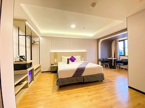 Executive Suite, 1 King Bed | Minibar, in-room safe, desk, WiFi (free) - 89 Hotel (Batam)