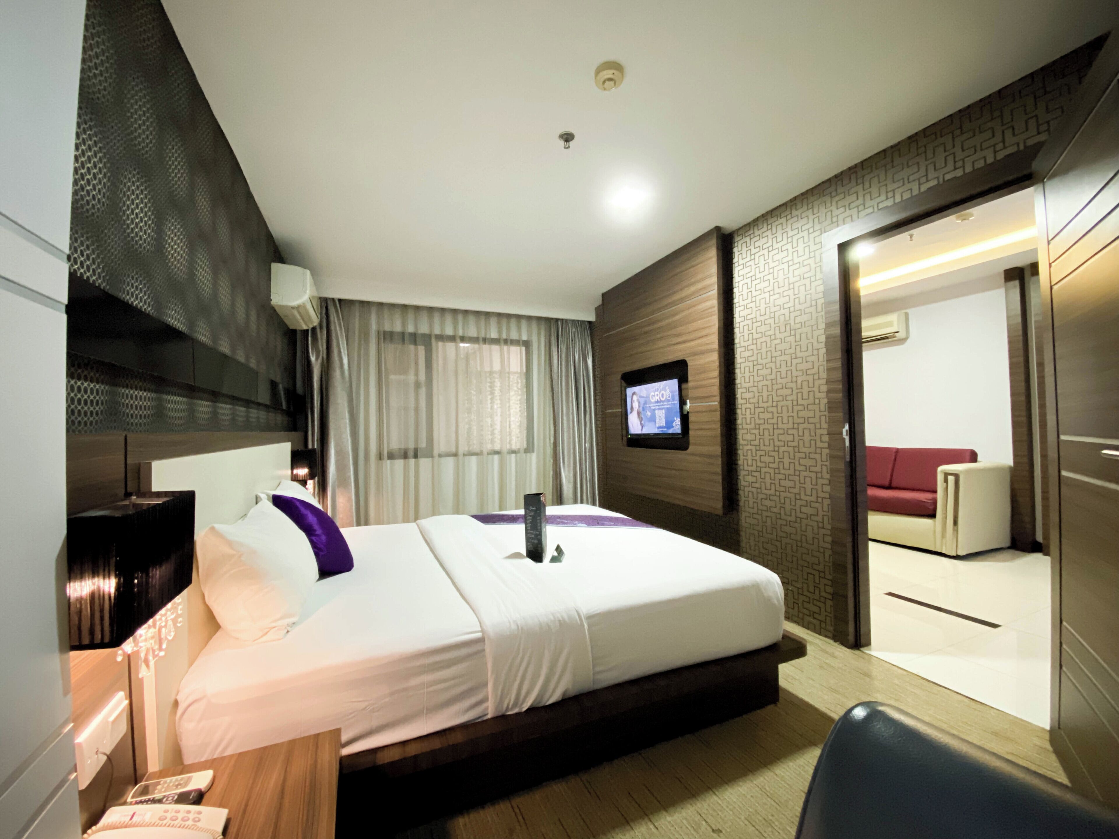 Executive kamer, rolstoeltoegankelijk bad, en-suite badkamer | Een minibar, een kluis op de kamer, een bureau, gratis wifi