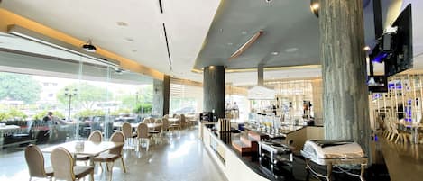 Desayuno buffet diario (IDR 75000 por persona)