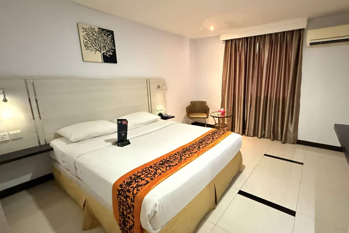 Grand Superior | Minibar, in-room safe, desk, rollaway beds
