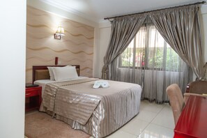 Standard Single Room | Minibar, desk, free WiFi, bed sheets - Sunlodge Hotel (Accra)