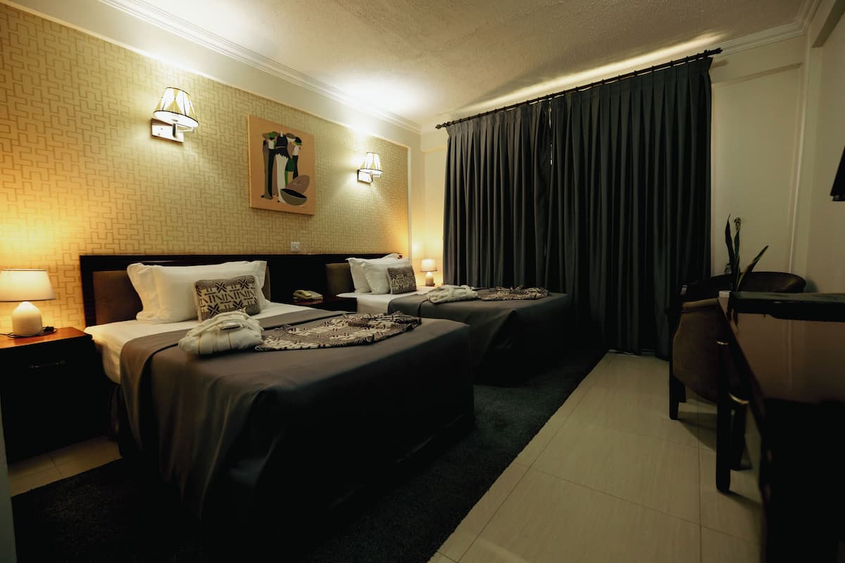 Minibar, escritorio, wifi gratis y ropa de cama