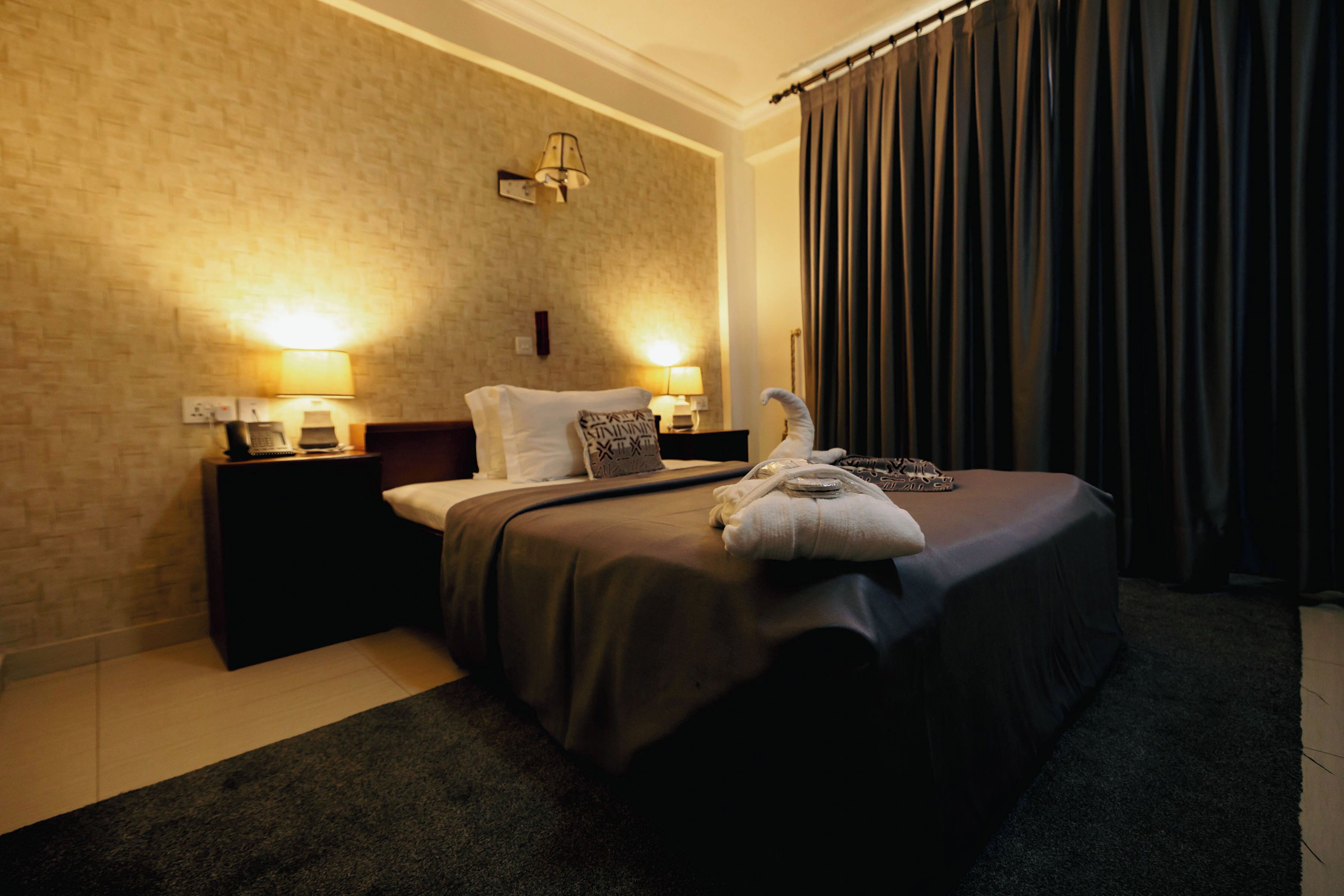 Minibar, desk, WiFi (free), bed sheets