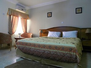 Minibar, décoration personnalisée, ameublement personnalisé, bureau