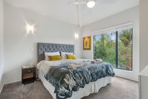 Premium Triple Room | Minibar, individually decorated, individually furnished - Waiheke Island Resort (Waiheke Island)