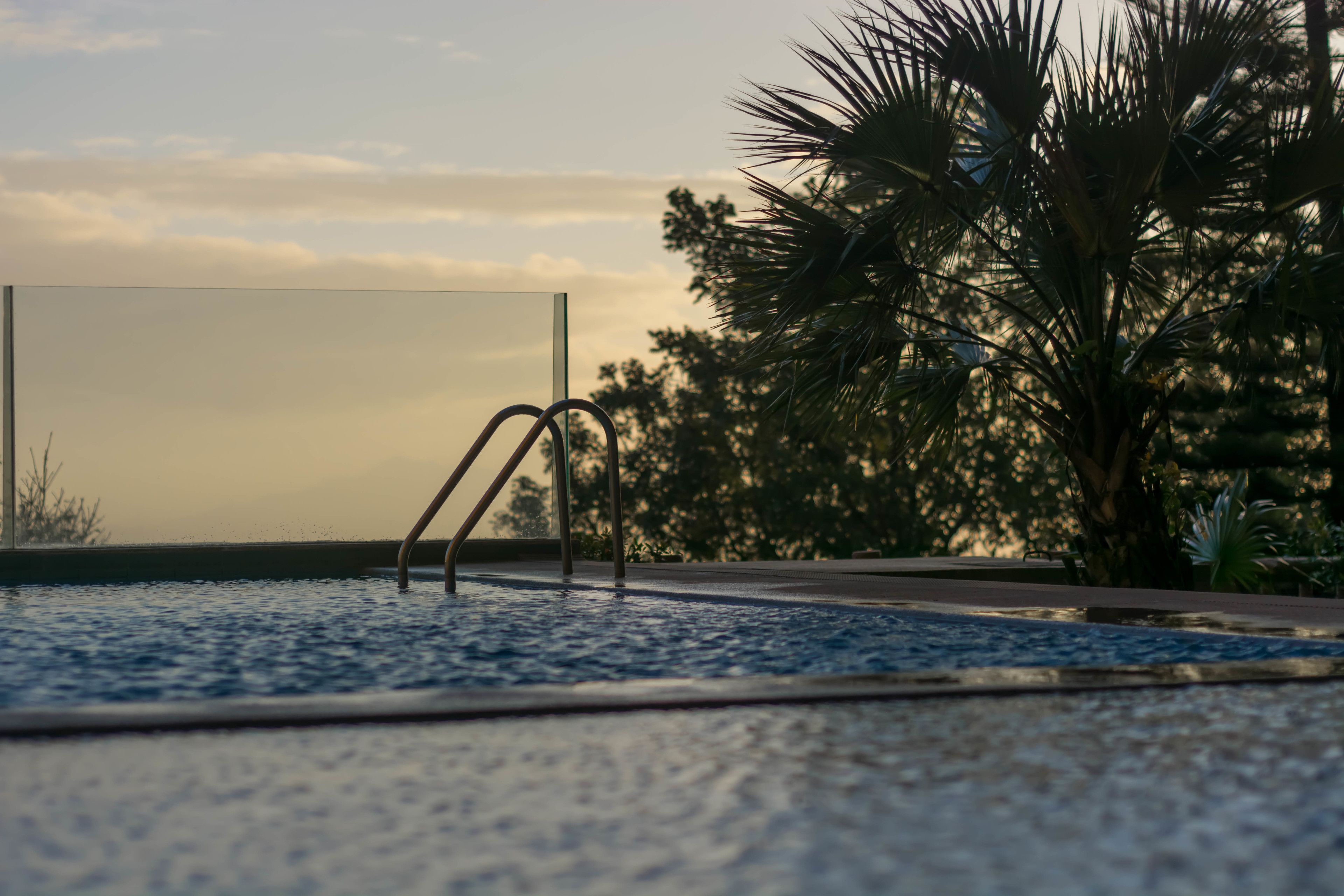 Indoor pool, 2 outdoor pools