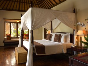 Premium bedding, in-room safe, individually decorated