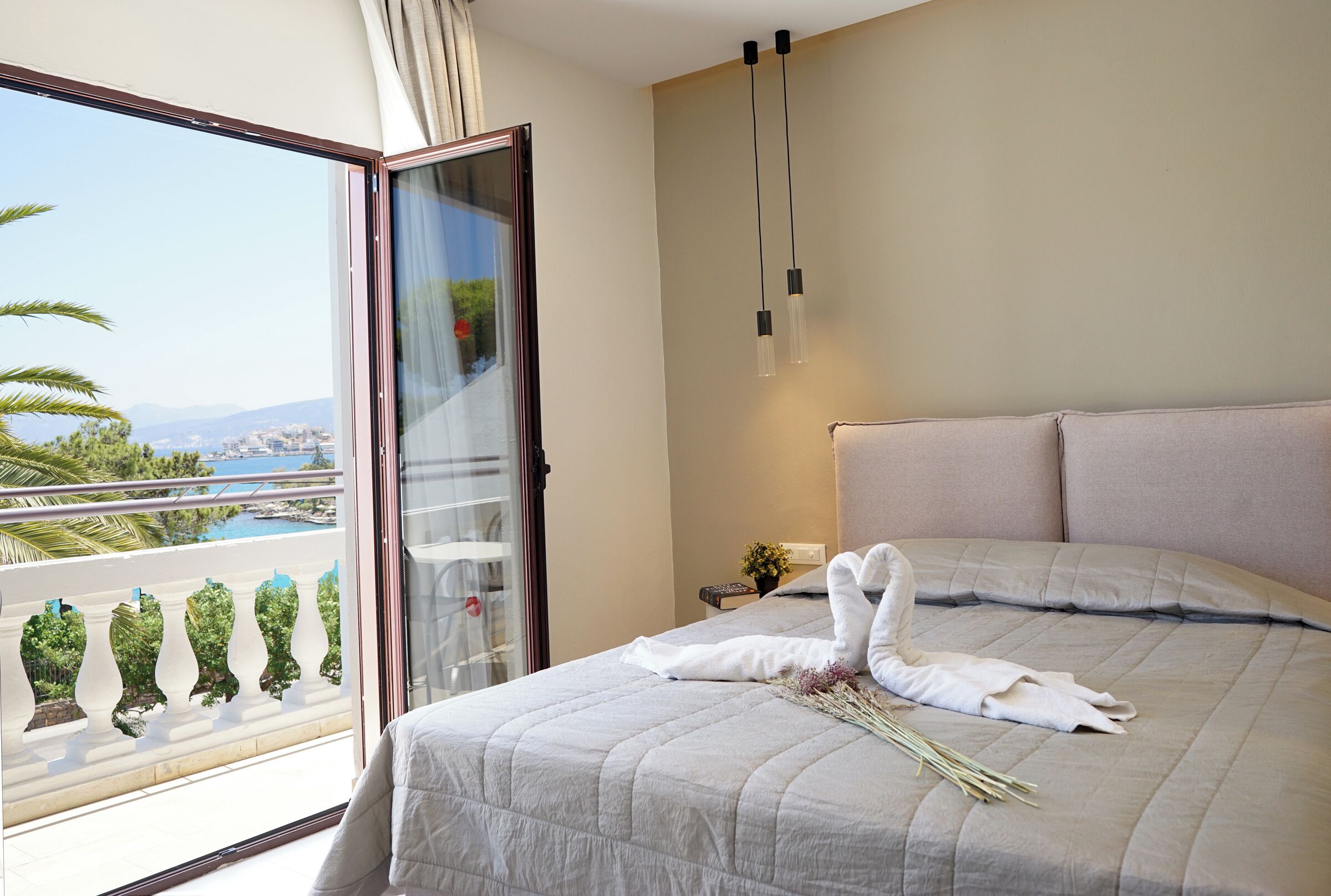 Deluxe Double Room | Minibar, in-room safe, iron/ironing board, free WiFi