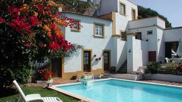 Seasonal outdoor pool, sun loungers