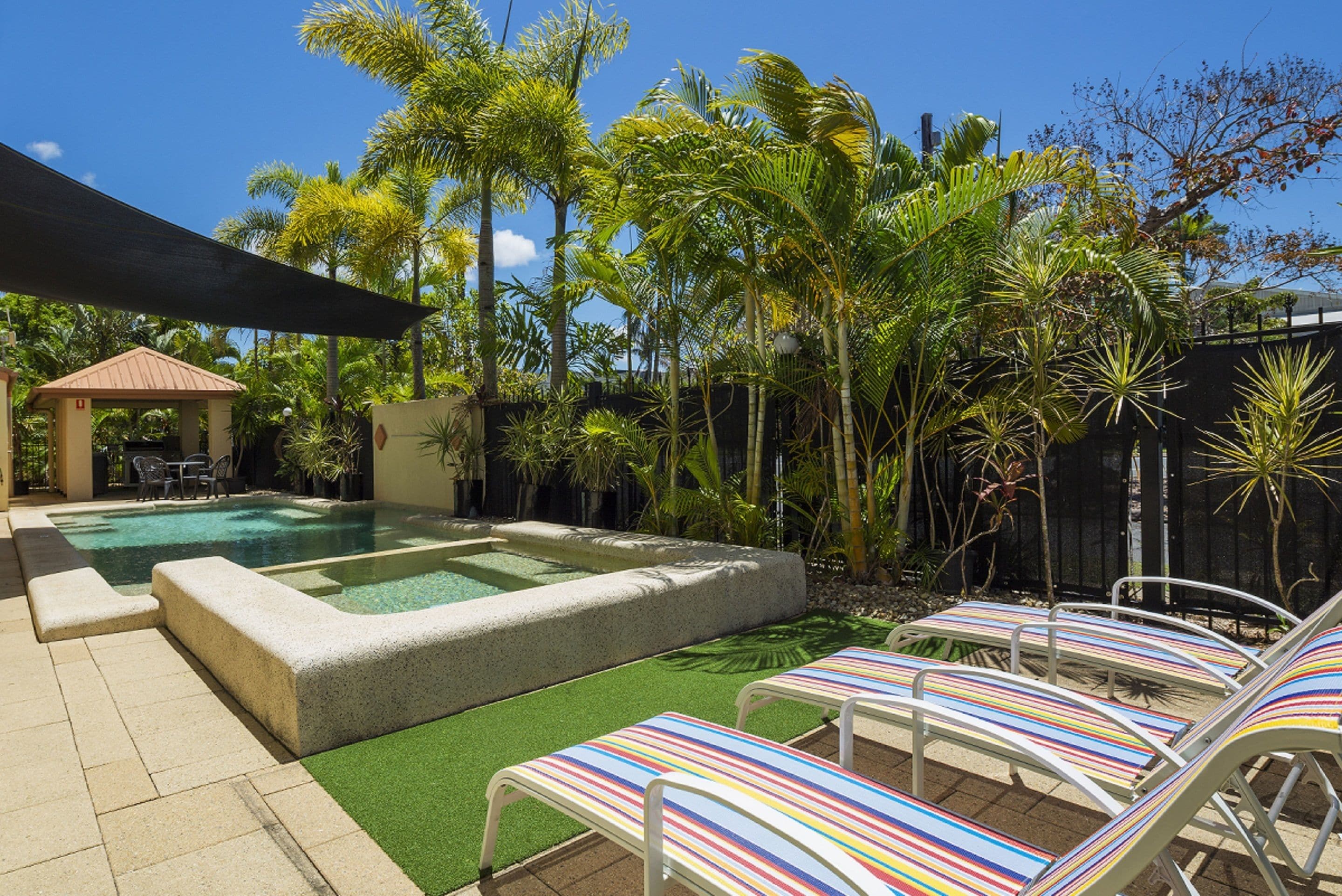 City Plaza Apartments — image 4