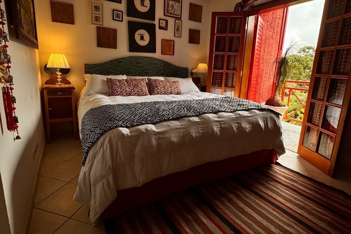 Suite Master Oriental com Lareira | 1 bedroom, Egyptian cotton sheets, premium bedding, down duvets