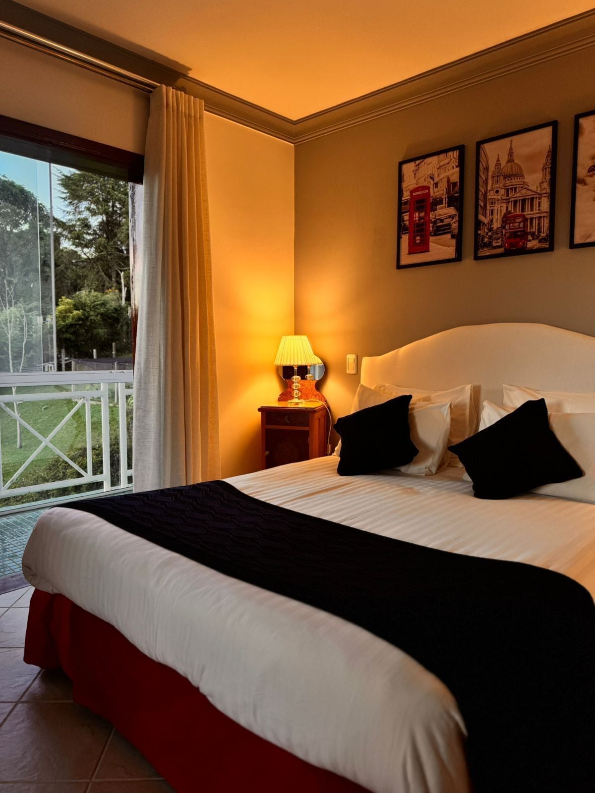 Suite Londres com Hidromassagem | Egyptian cotton sheets, premium bedding, down comforters, pillowtop beds