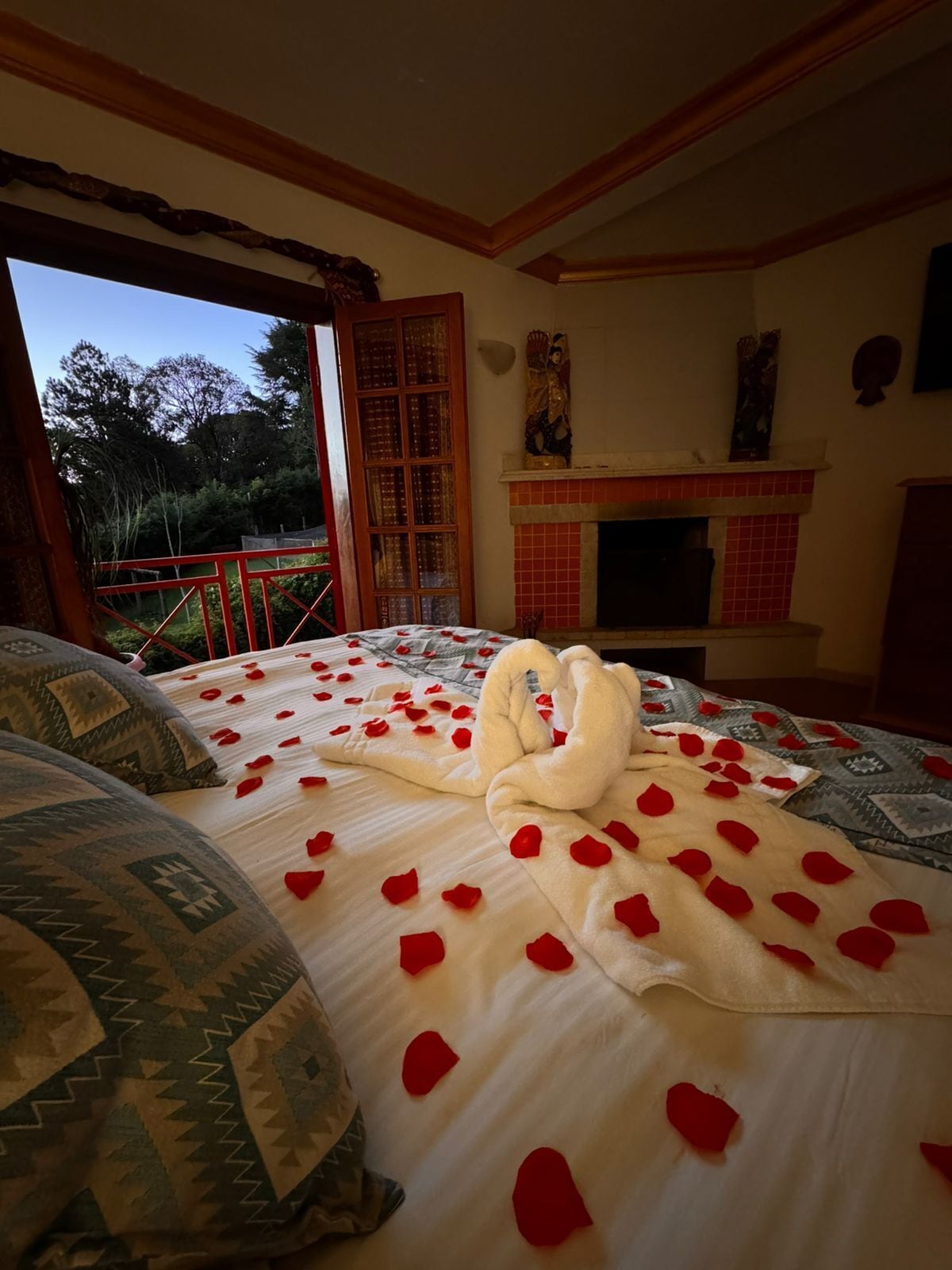 Suite Master Japao com Lareira | Egyptian cotton sheets, premium bedding, down comforters, pillowtop beds